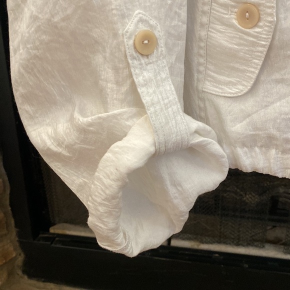 Linear white blouse with cuffed sleeves. Great stitching detail. 2X - Picture 6 of 10